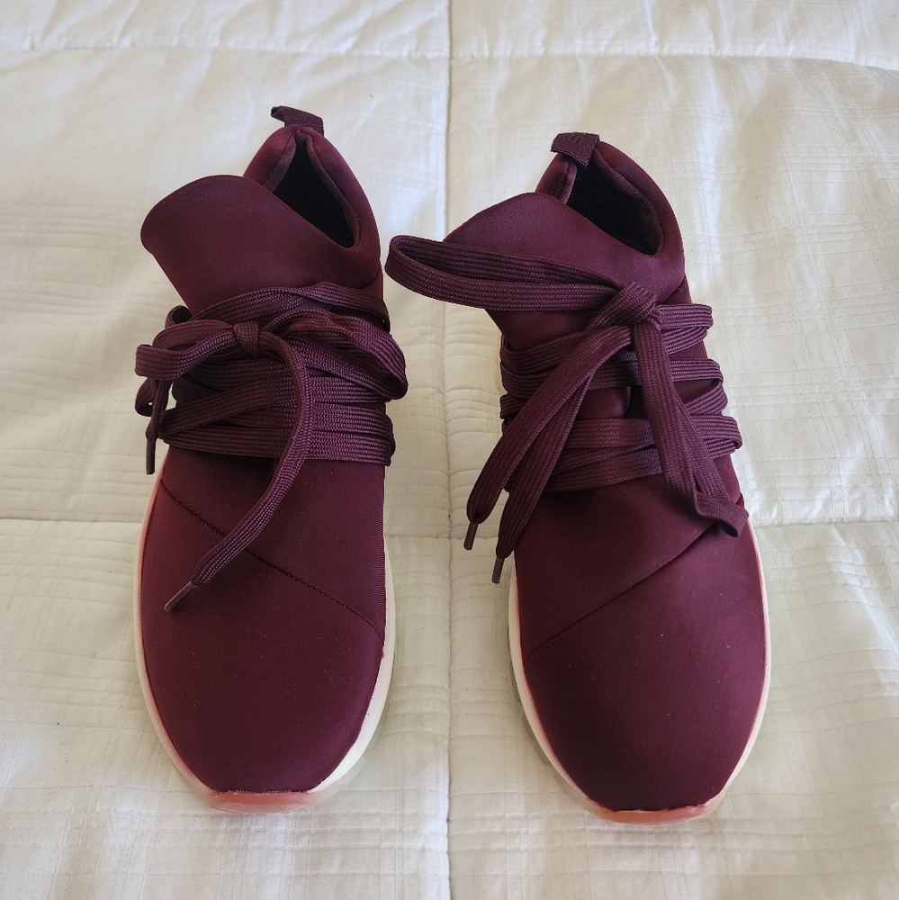 J/Slides NYC Burgundy Lycra Size 7M Morrow Sneakers